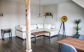 EXKLUSIVE 2 Zi. Dachgeschosswohnung in Top Lage!